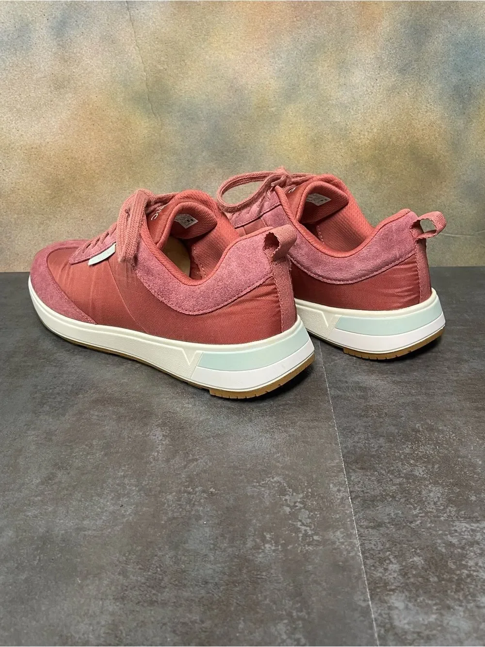 Vionic Breilyn Women's Sneakers Salmon Size 9.5